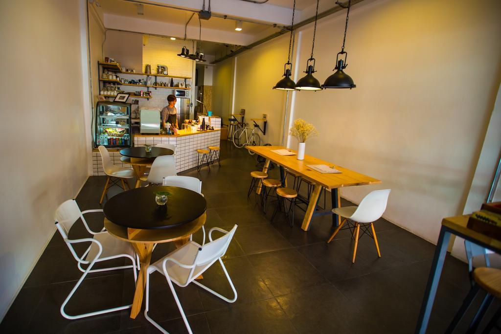 2W Cafe & Hostel Phuket 외부 사진